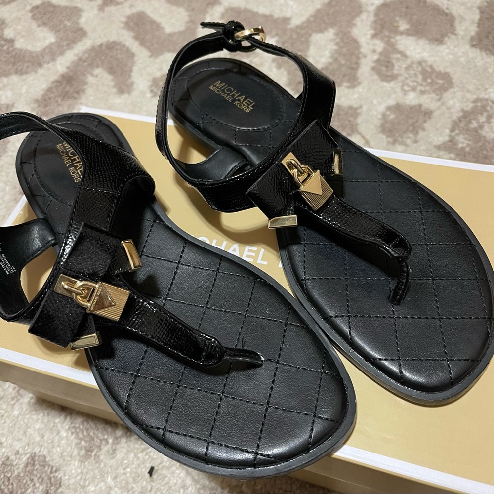 Michael Kors Alice Thong Leather Sandals Like New